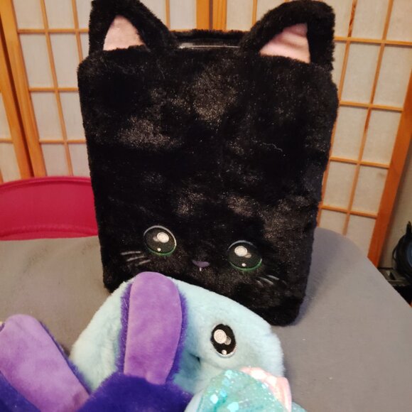 LOT OF 17 NA! NA! NA! SURPRISE DOLLS~BEDROOM BACKBACK~BLACK BUNNY CASE~11" TEENS - Picture 9 of 10